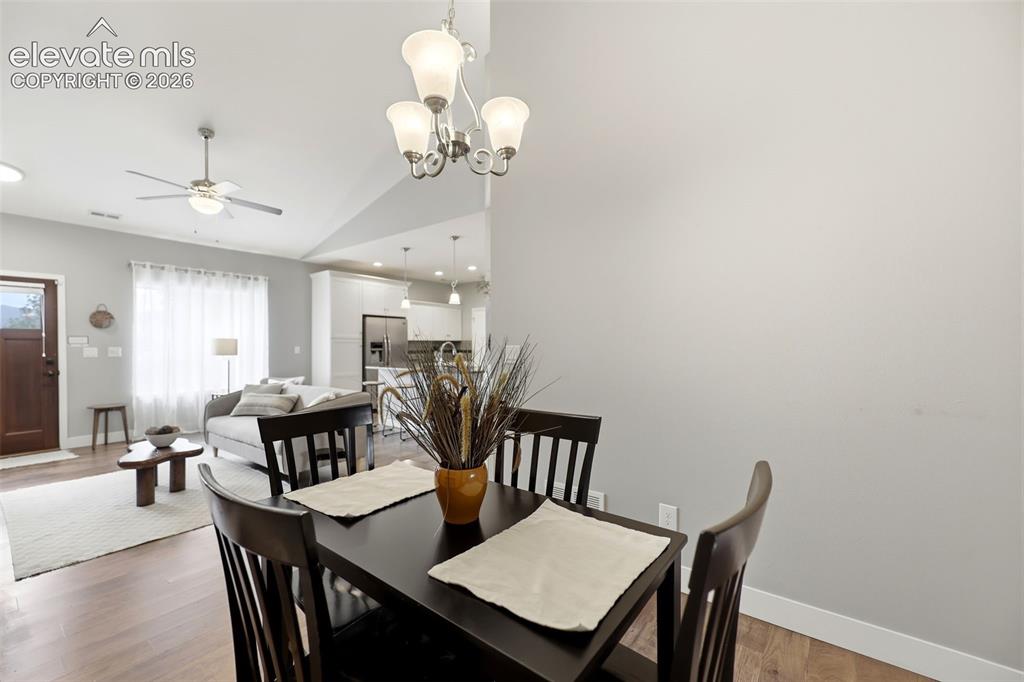Image 19 of 42: Dining Area