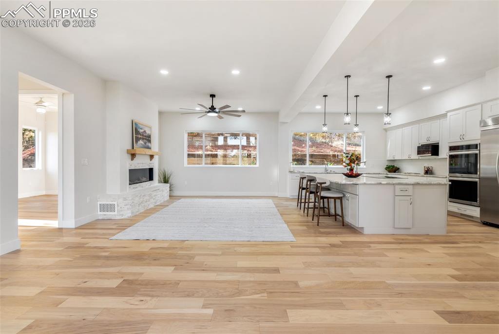 Image 10 of 47: Kitchen