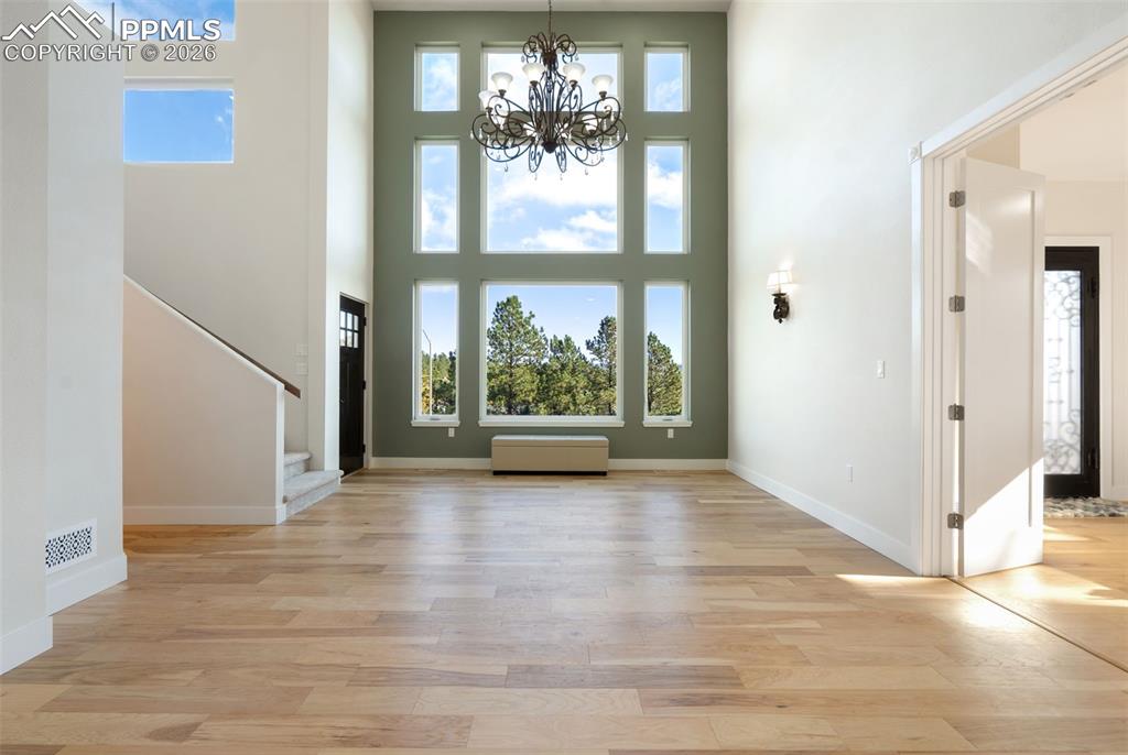 Image 19 of 47: Entry