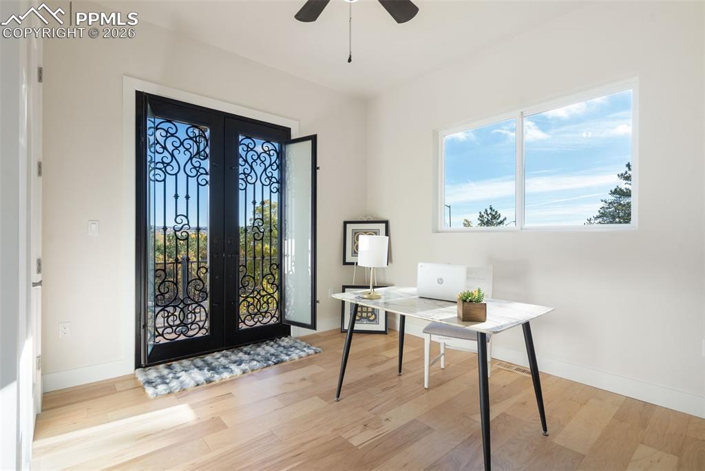 Image 24 of 47: Office