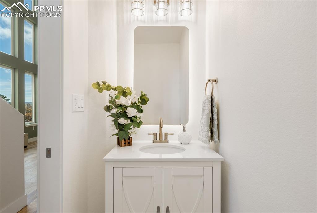 Image 26 of 47: Bathroom