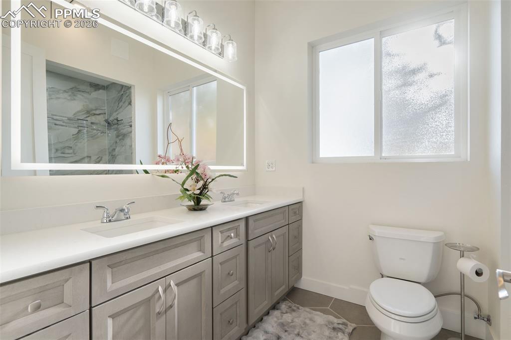 Image 31 of 47: Bathroom