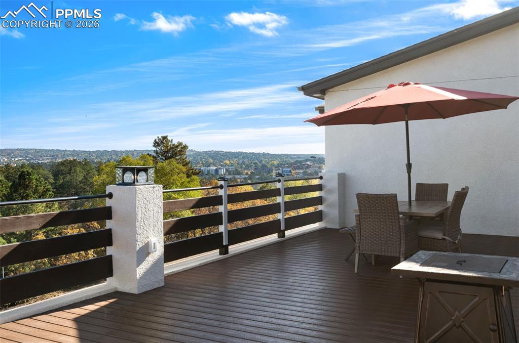 Image 36 of 47: Deck