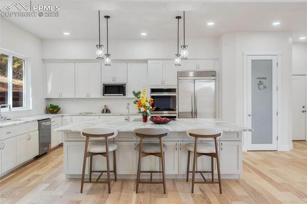 Image 7 of 47: Kitchen