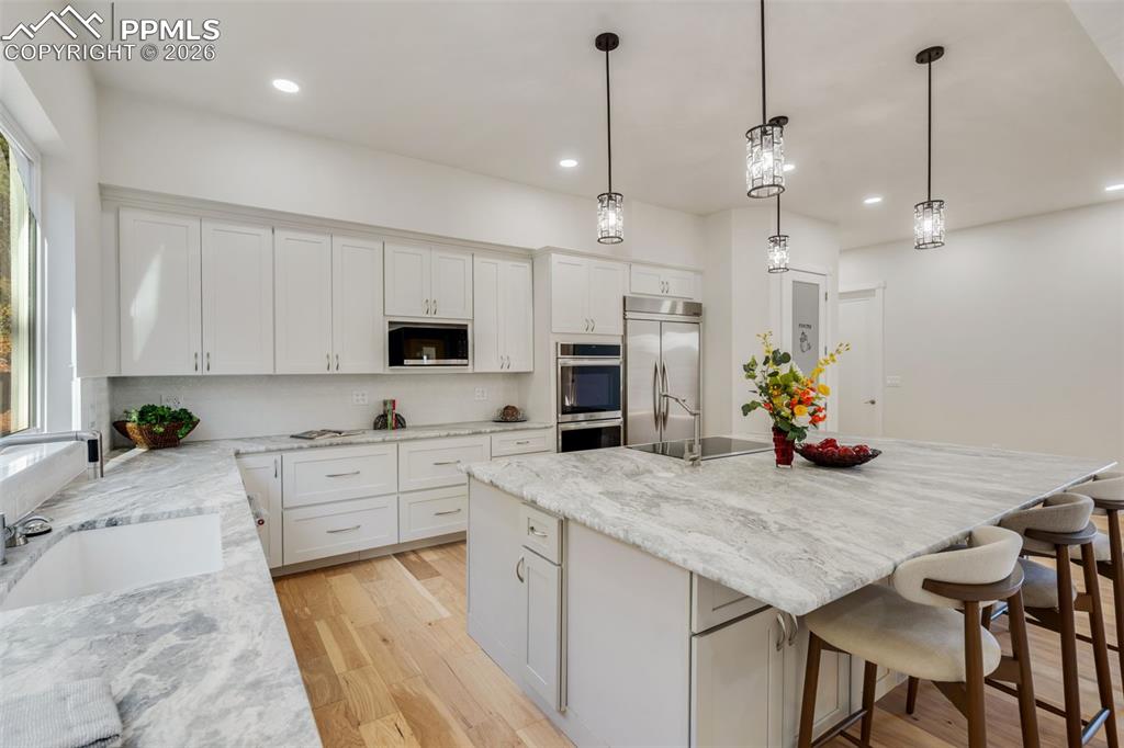 Image 8 of 47: Kitchen