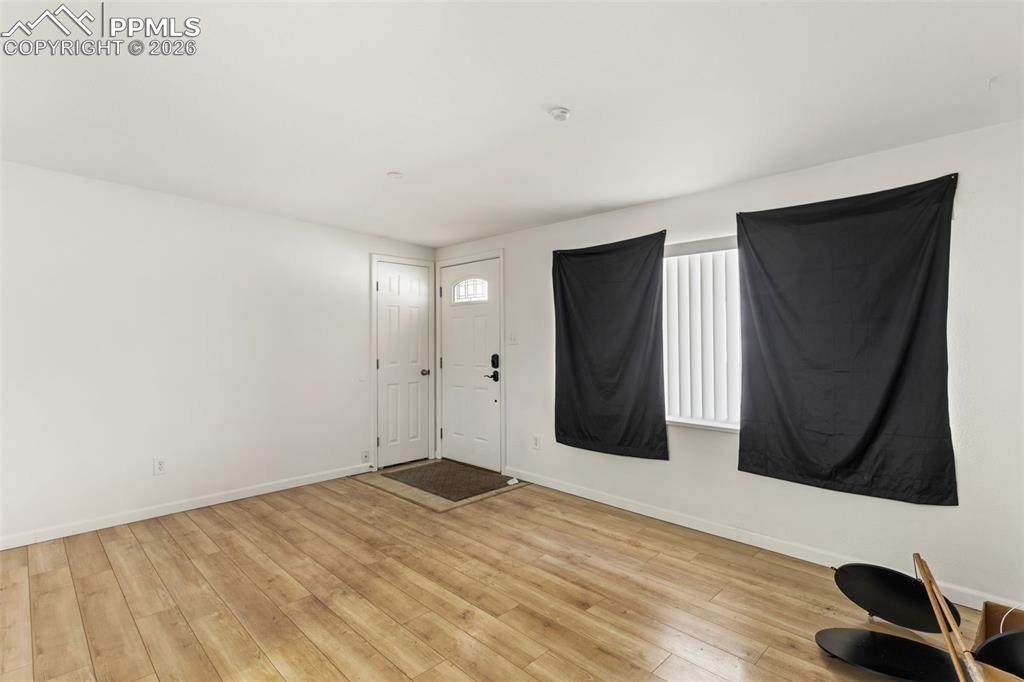 Image 10 of 15: Entry