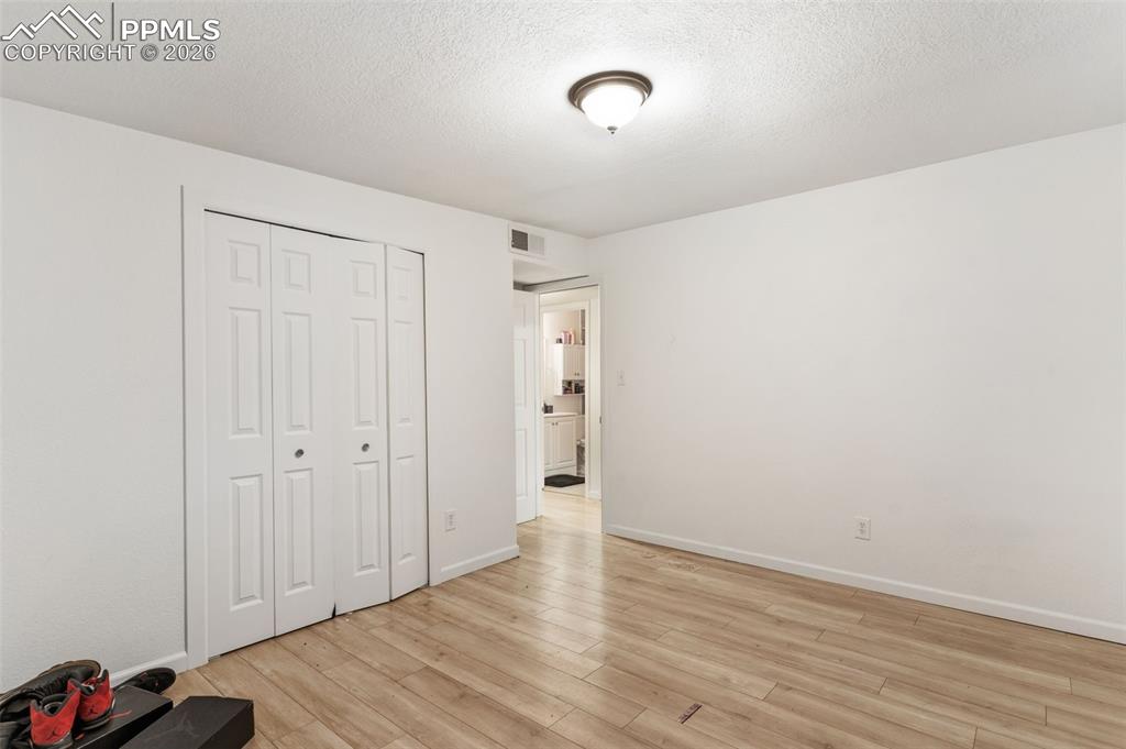 Image 12 of 15: Bedroom