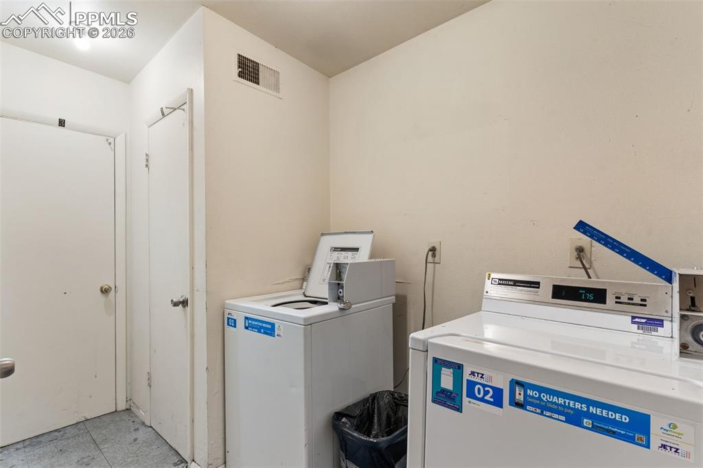 Image 15 of 15: Laundry
