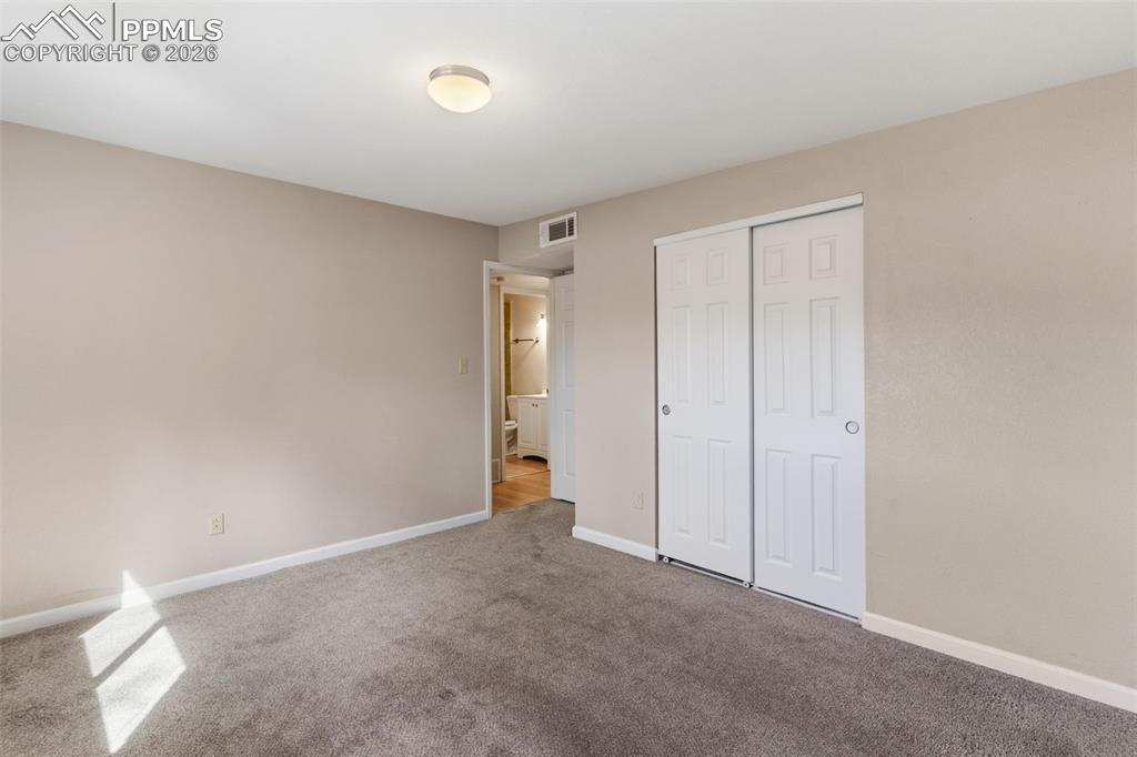 Image 5 of 15: Bedroom