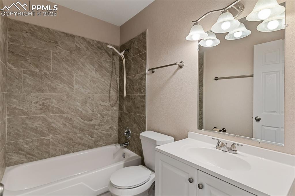 Image 9 of 15: Bathroom