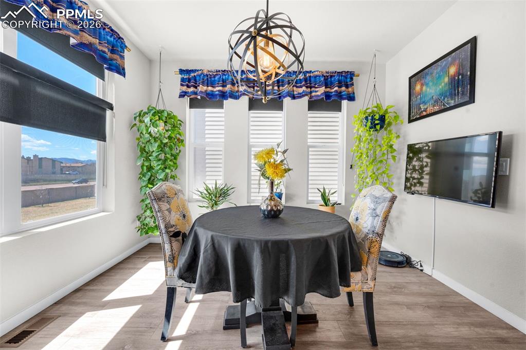 Image 10 of 33: Kitchen