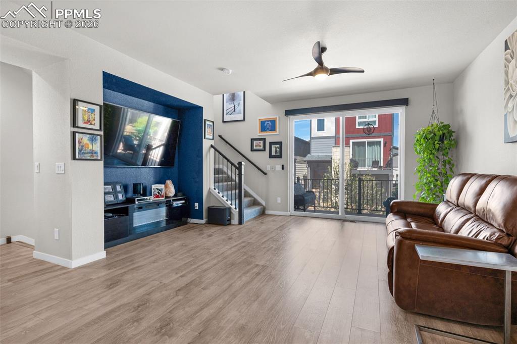 Image 12 of 33: Kitchen