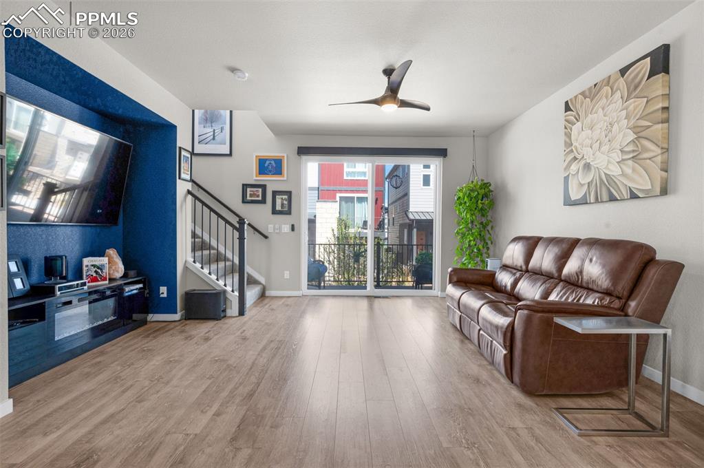 Image 13 of 33: Dining Area