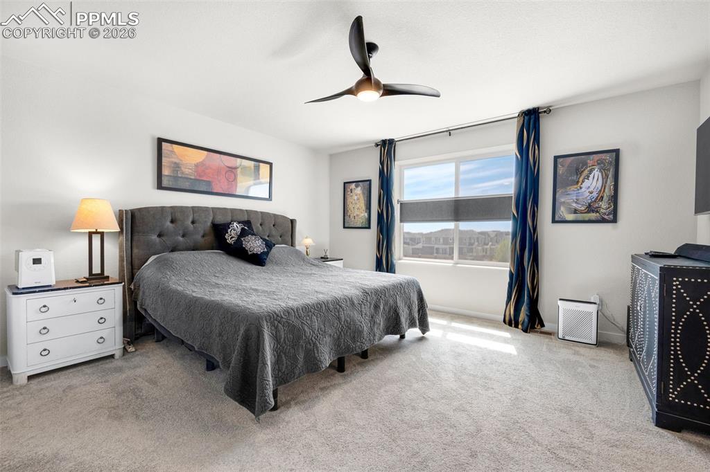 Image 17 of 33: Living Room