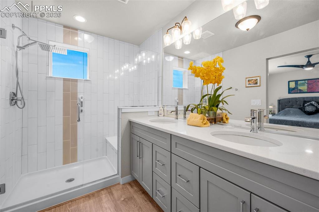 Image 21 of 33: Bedroom