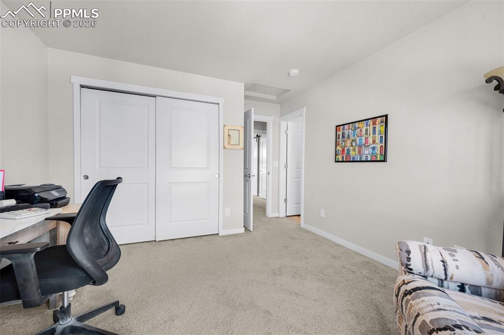 Image 23 of 33: Bathroom