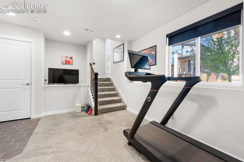 Image 25 of 33: Bedroom