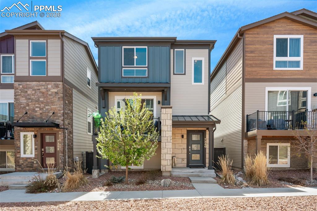 Image 30 of 33: Garage