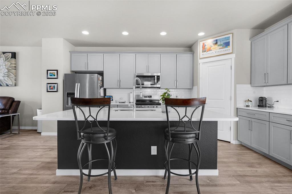 Image 7 of 33: Kitchen