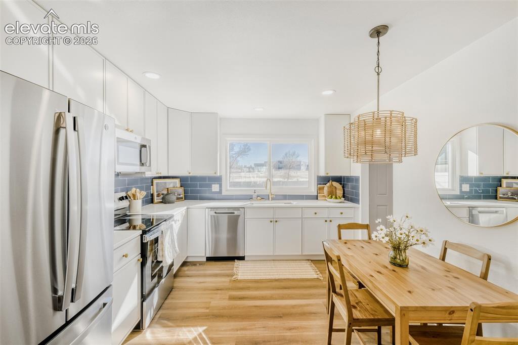 Image 11 of 29: Kitchen
