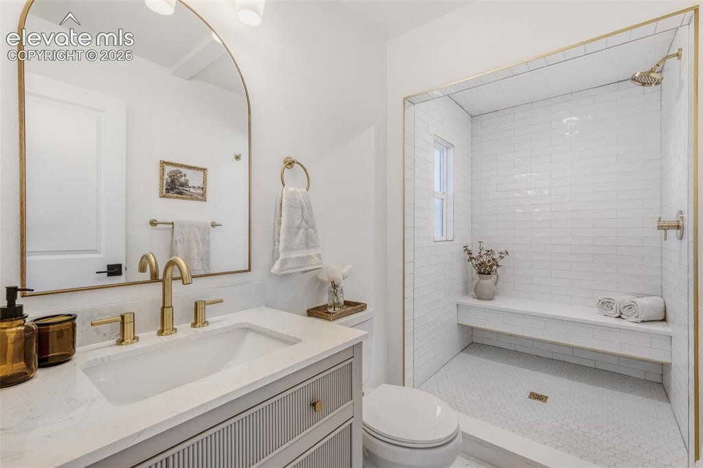 Image 19 of 29: Bathroom