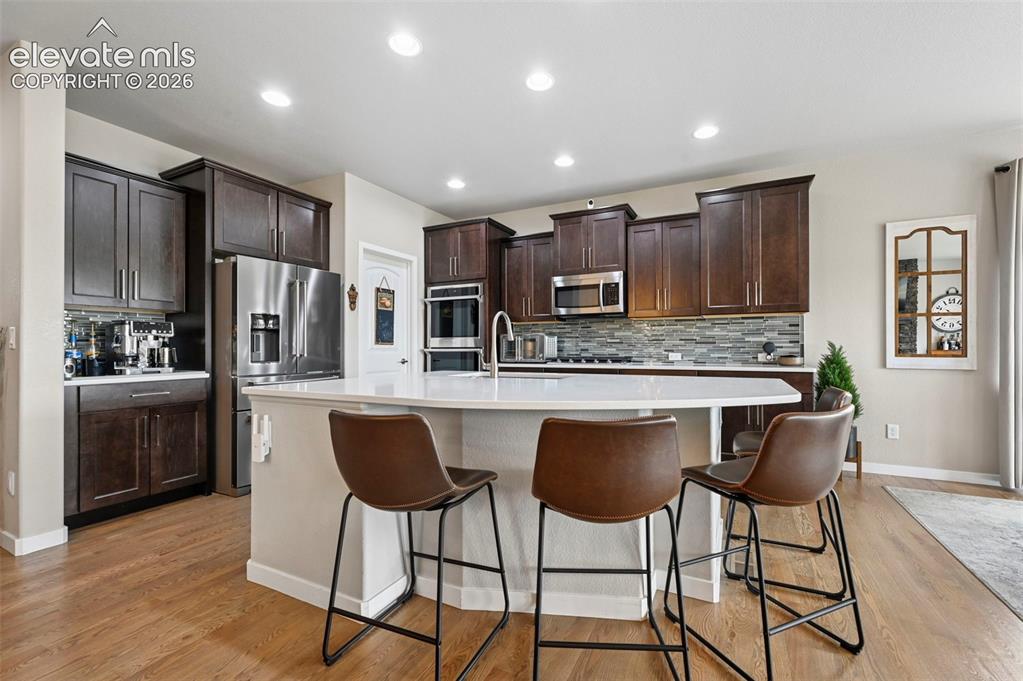 Image 10 of 50: Kitchen