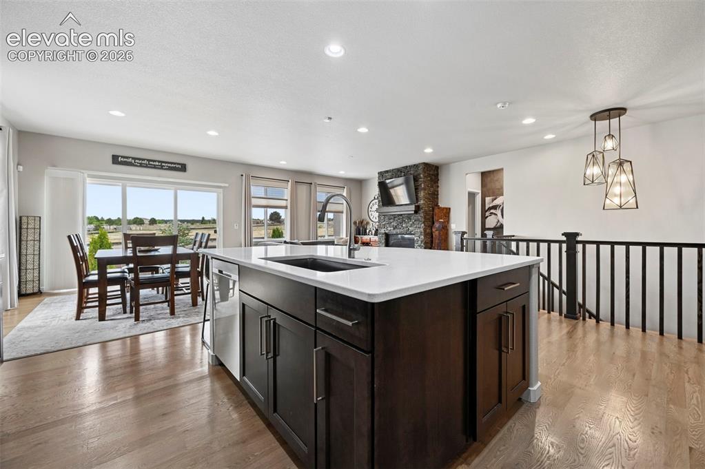 Image 12 of 50: Kitchen