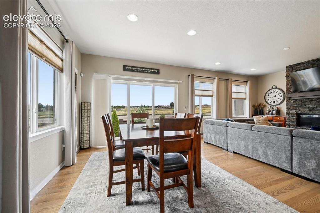 Image 18 of 50: Dining Area