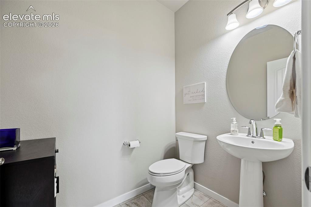 Image 6 of 50: Bathroom