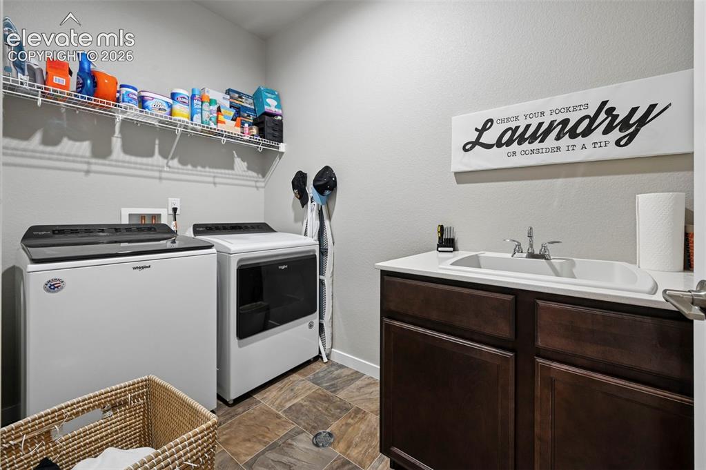 Image 9 of 50: Laundry