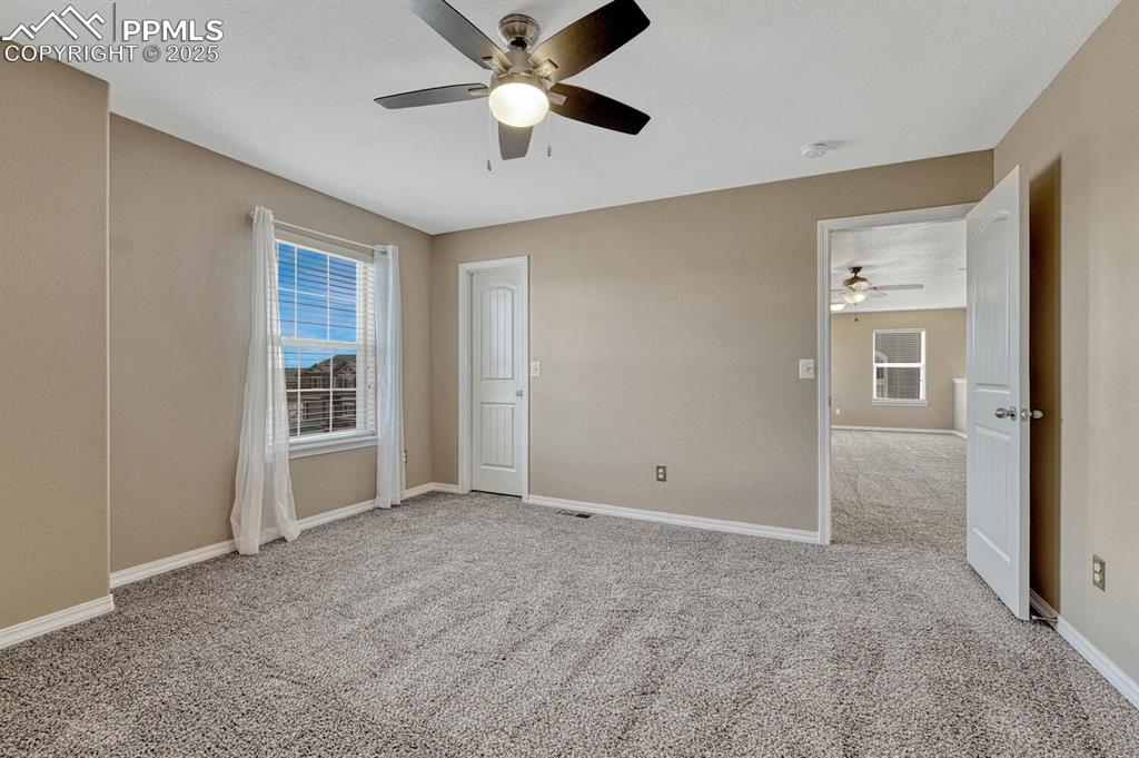 Image 21 of 50: Bedroom