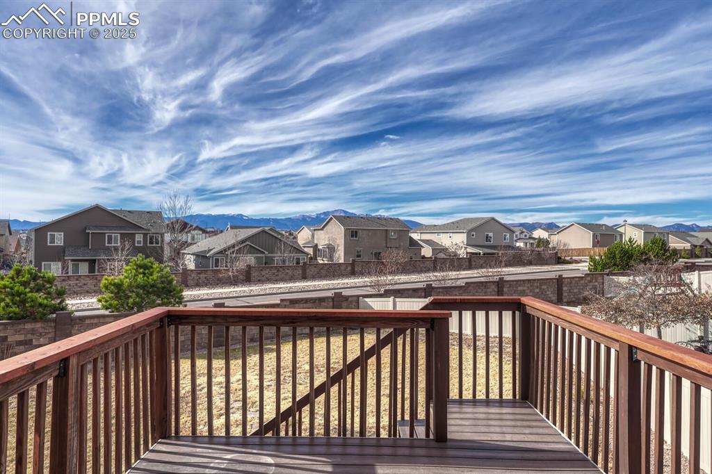 Image 34 of 50: Deck