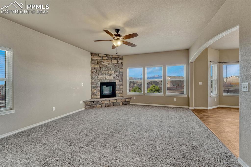 Image 38 of 50: Living Room