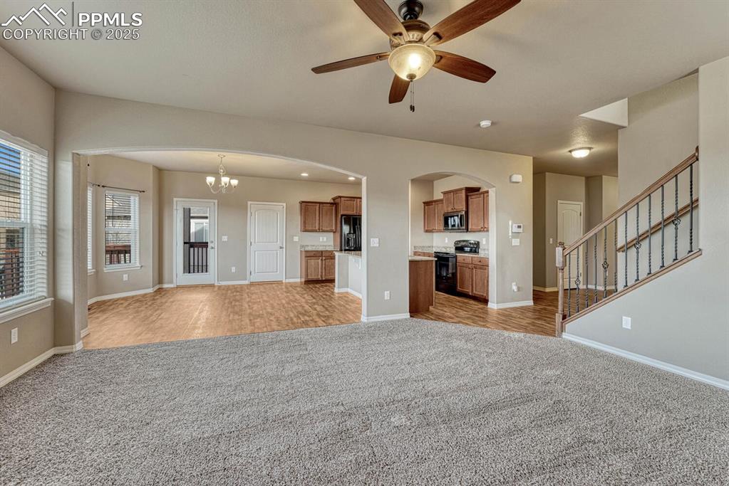 Image 39 of 50: Living Room