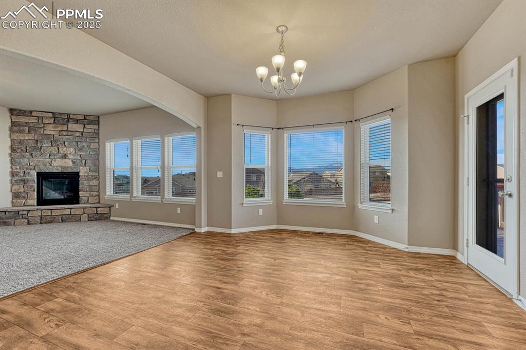 Image 40 of 50: Living Room