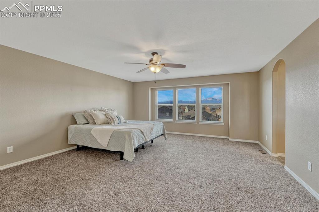 Image 45 of 50: Bedroom