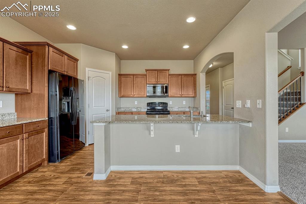 Image 9 of 50: Kitchen