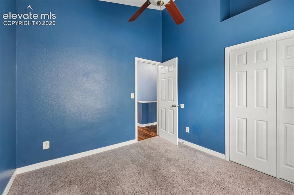 Image 16 of 30: Bedroom