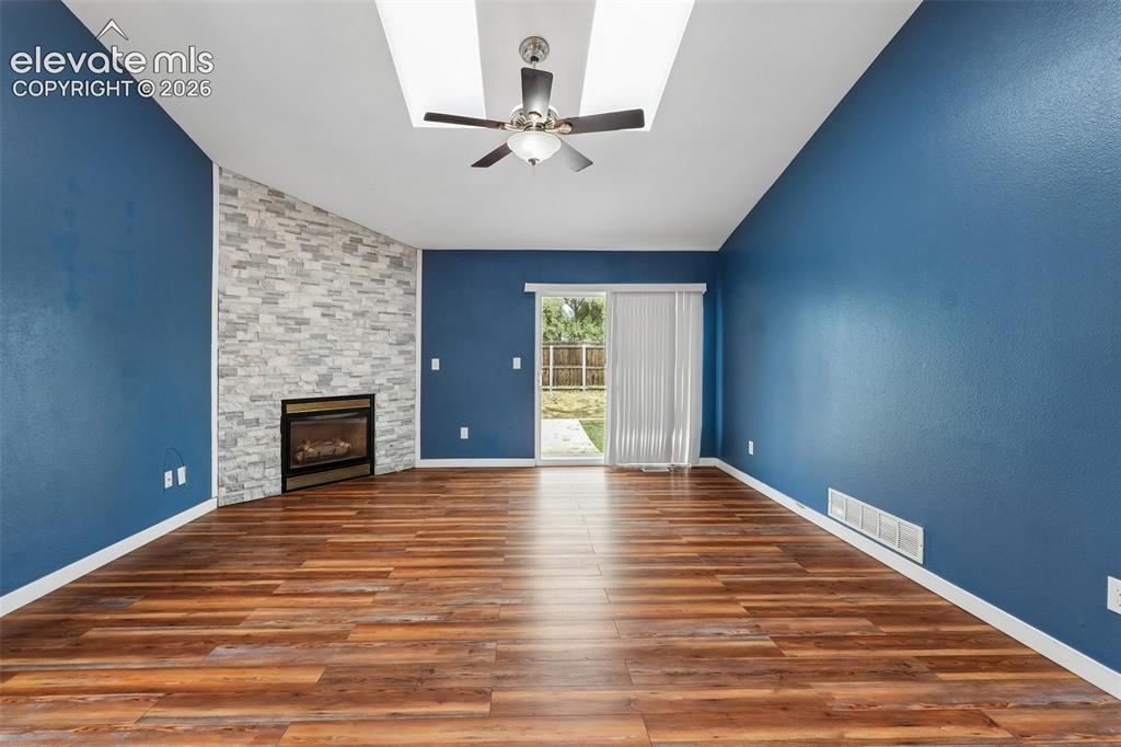 Image 2 of 30: Living Room