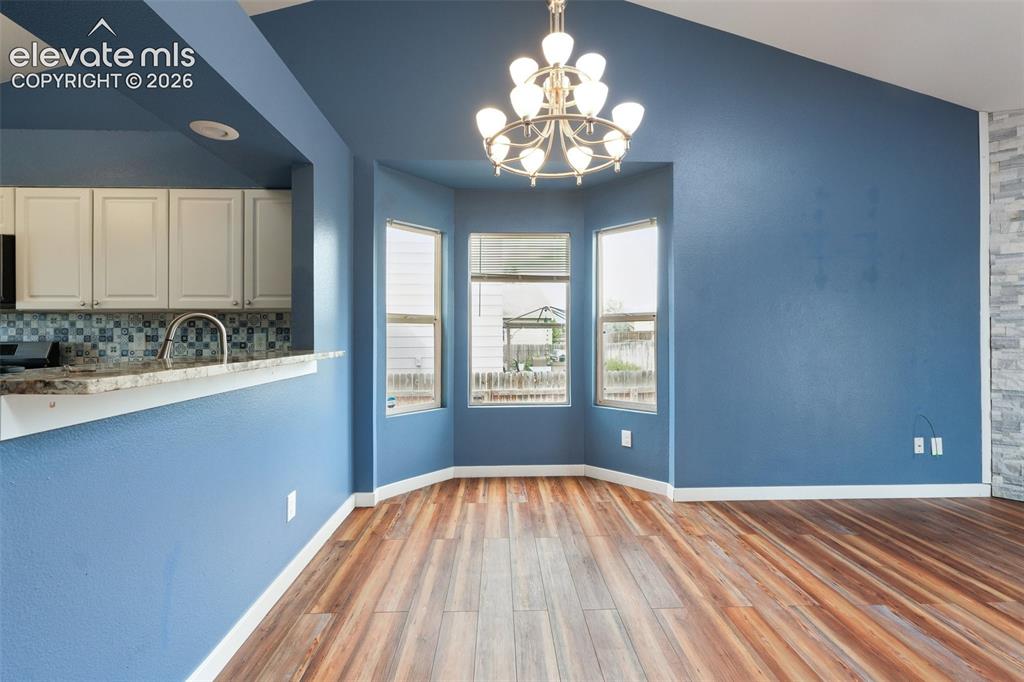 Image 7 of 30: Dining Area
