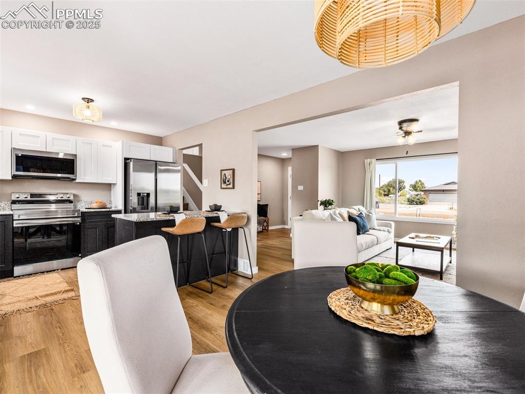 Image 19 of 42: Dining Area