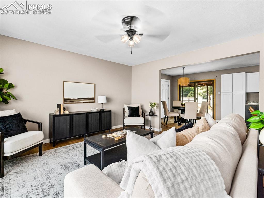 Image 23 of 42: Living Room