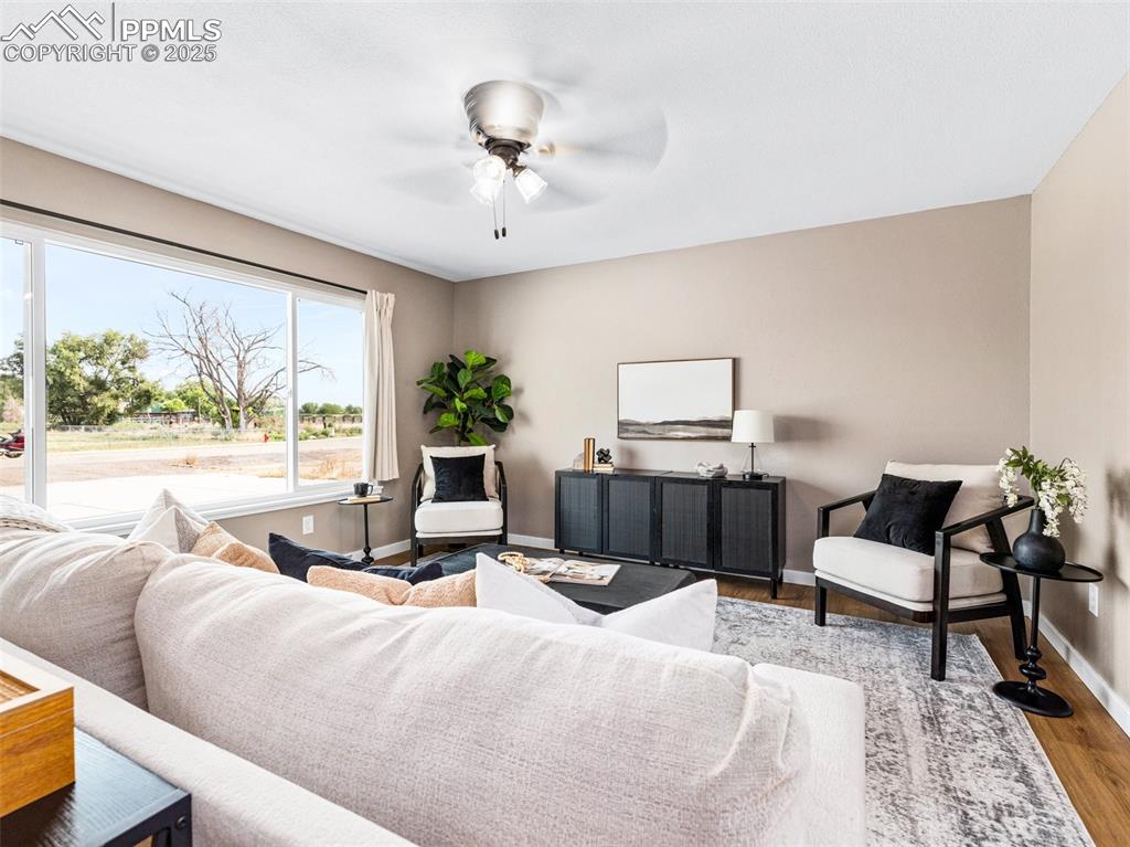 Image 24 of 42: Living Room