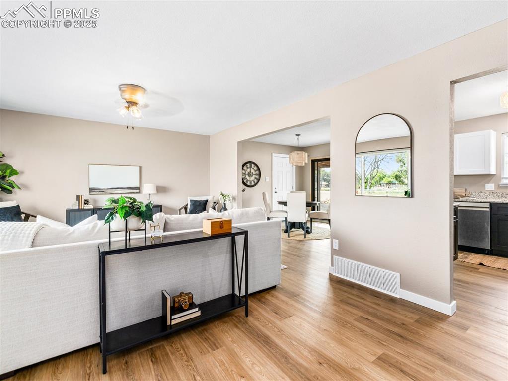 Image 25 of 42: Living Room