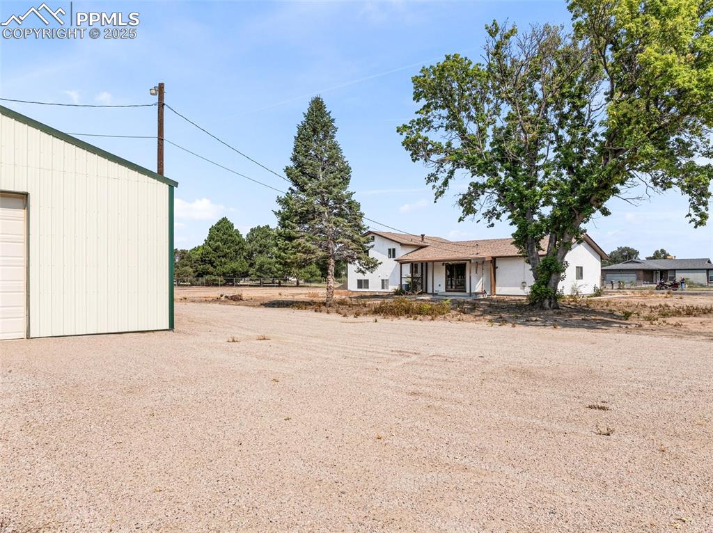 Image 35 of 42: Yard