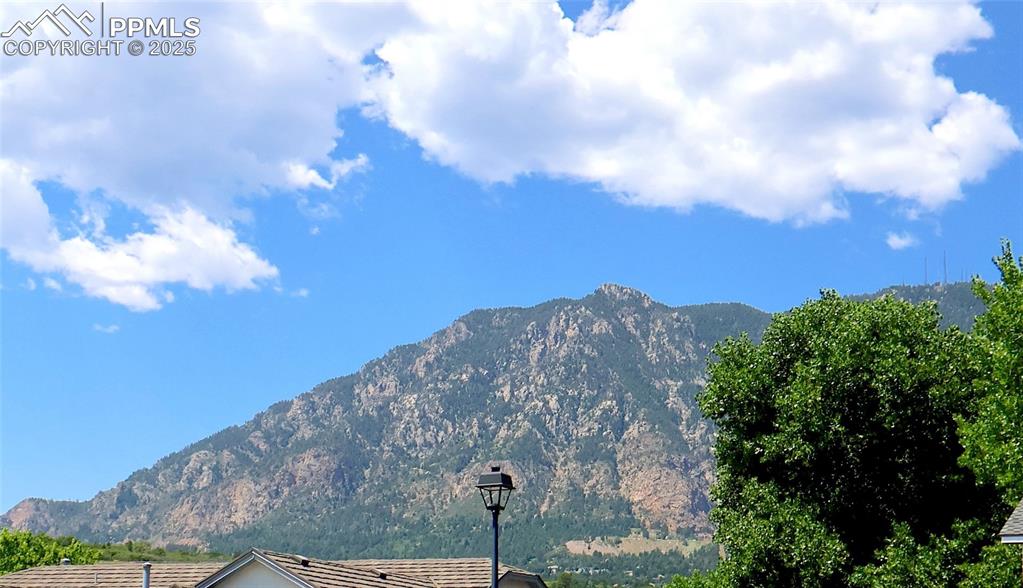 Image 36 of 39: View of mountain background