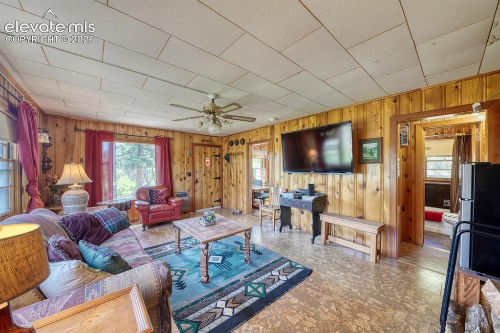 Image 14 of 36: Living Room