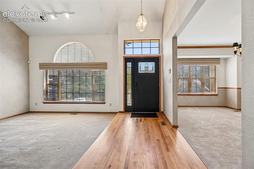 Image 11 of 50: Entry