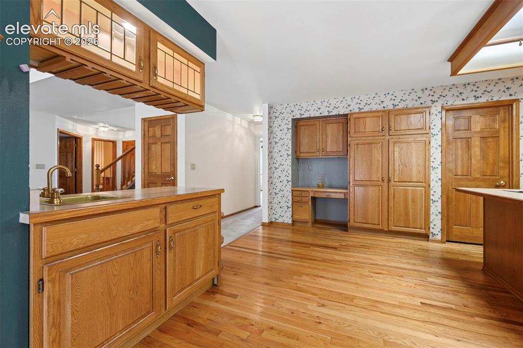 Image 18 of 50: Kitchen