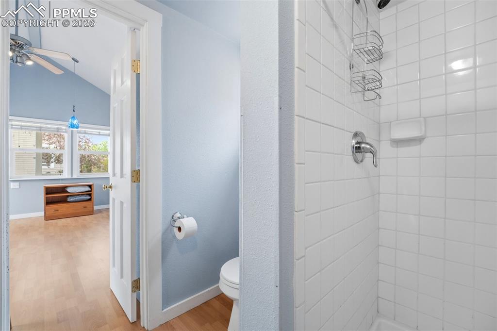 Image 26 of 44: Bathroom